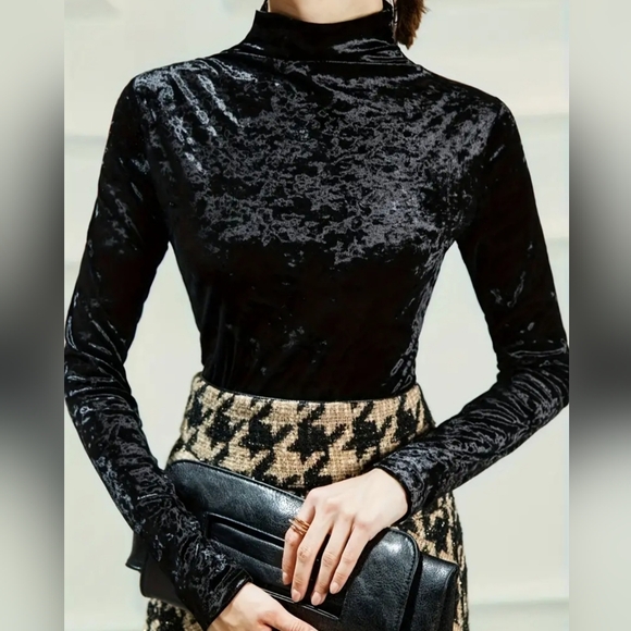 5 For $25✨Bozzolo Womens Medium Velvet Velour Black Longsleeved Soft Cropped Top - Picture 1 of 11